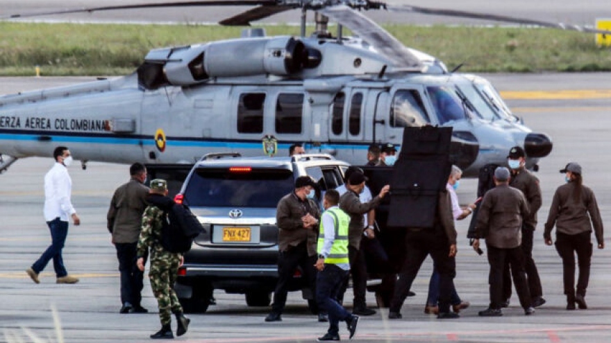 Colombia treo thưởng 3 tỷ peso truy tìm kẻ tấn công trực thăng chở Tổng thống
